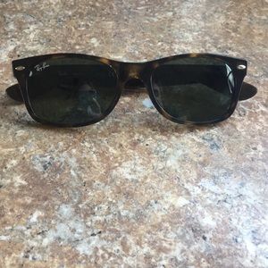 Ray Ban New Wayfarer sunglasses